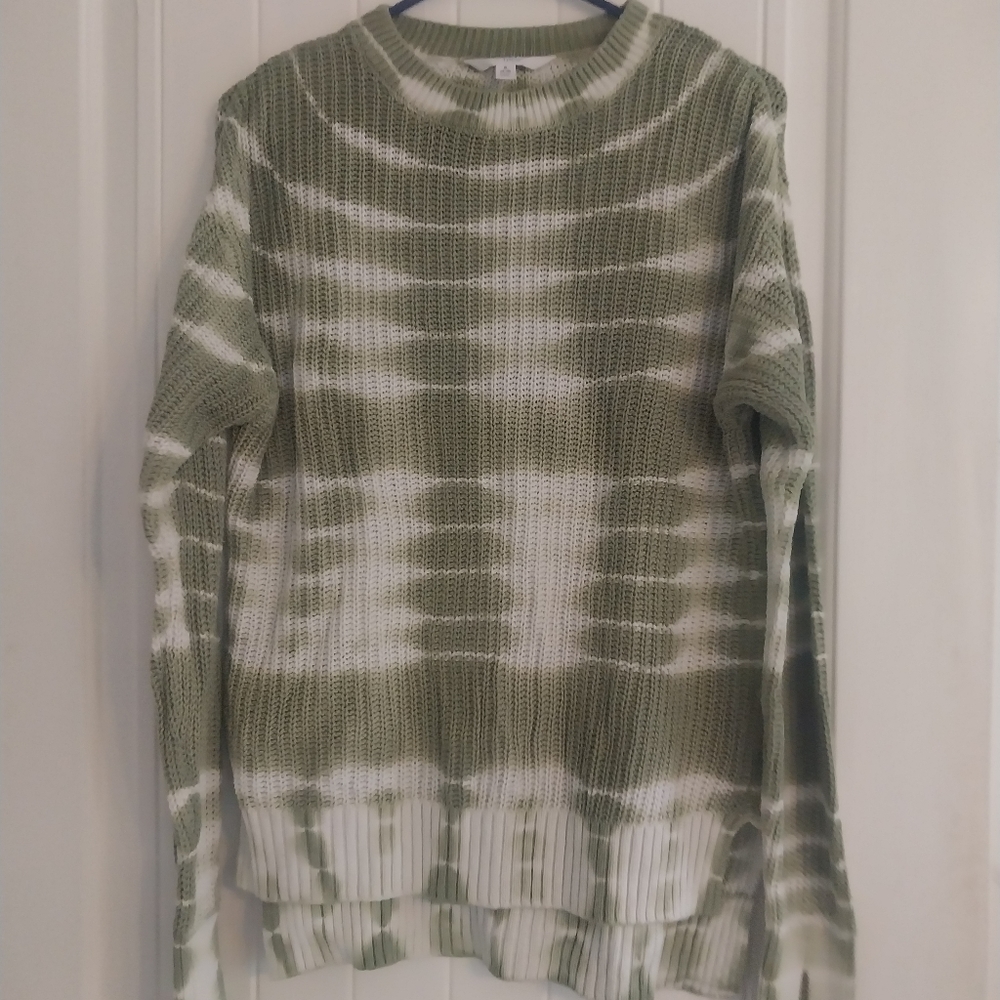 Womens size small long sleeve green and white sweater